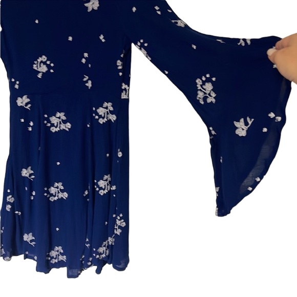 Free People dress   Size 0. Navy and white.  Absolutely beautiful - Picture 3 of 12